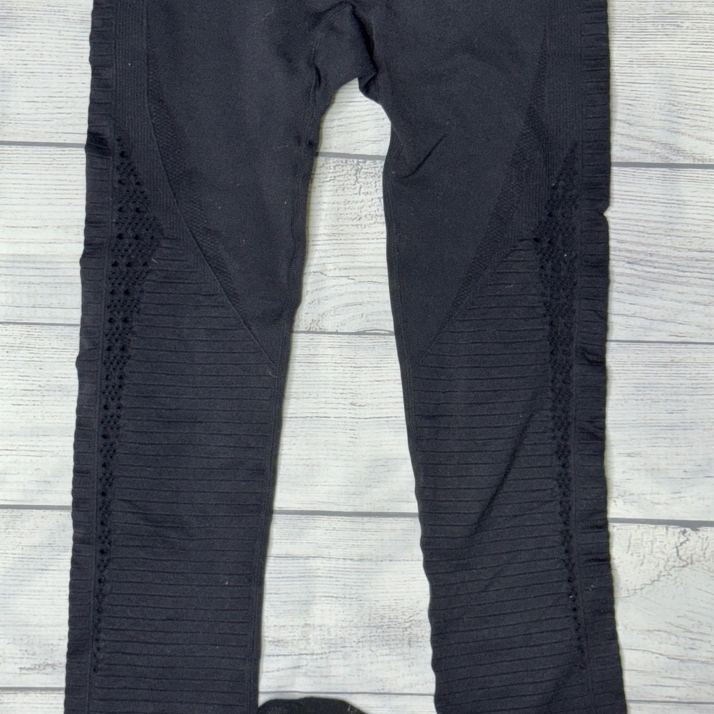 Gymshark Energy+ Seamless Leggings Black High Waisted Eyelet Ribbed Activewear - Picture 3 of 7